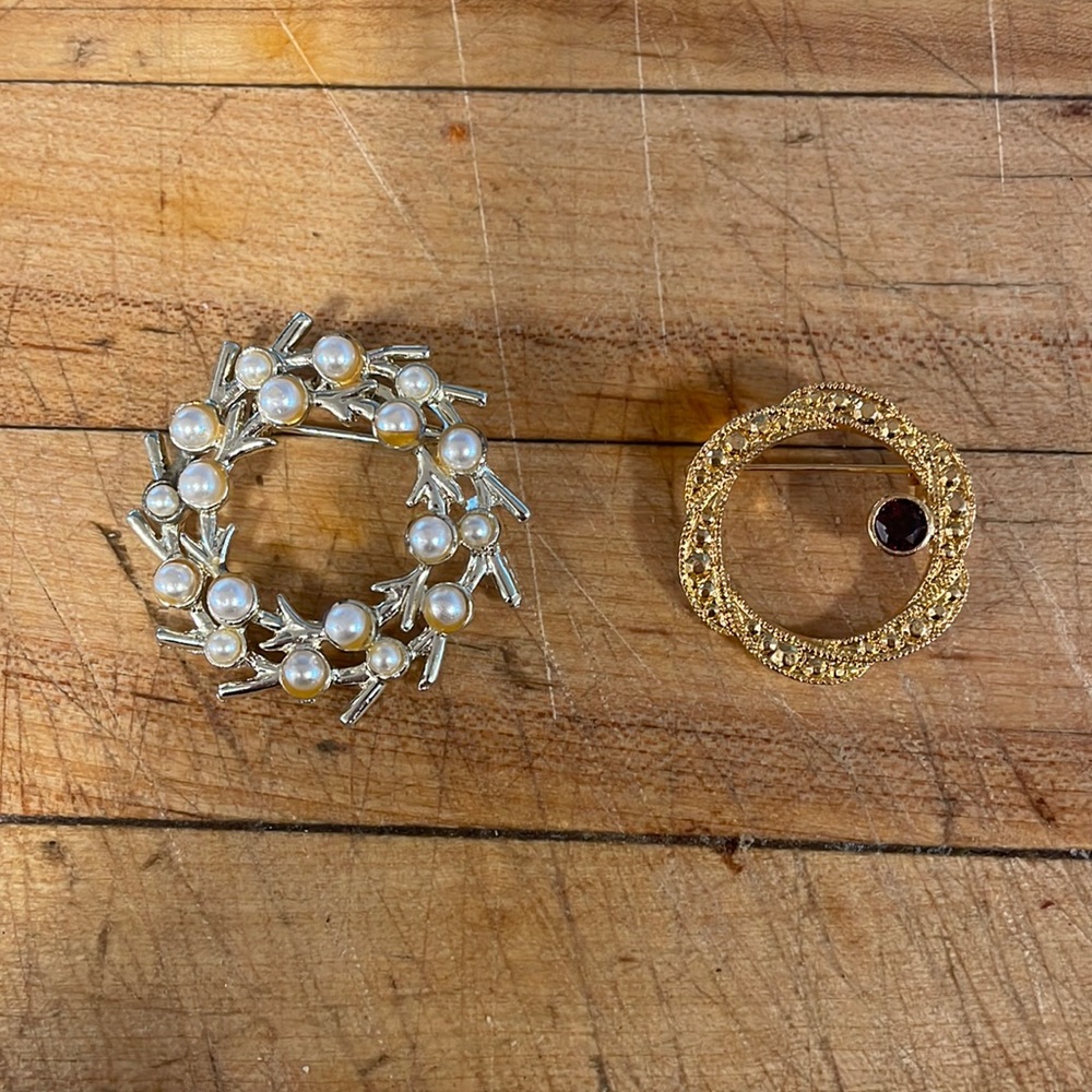 Broaches